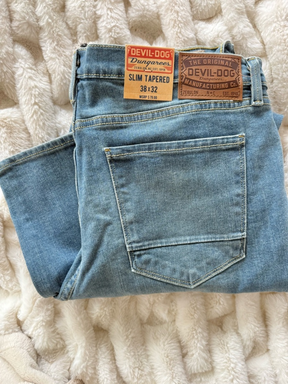 NEW WITH TAGS Devil Dog slim tapered straight men’s jeans in Cypress wash 38x32